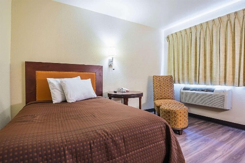 Rodeway Inn Kissimmee image 9